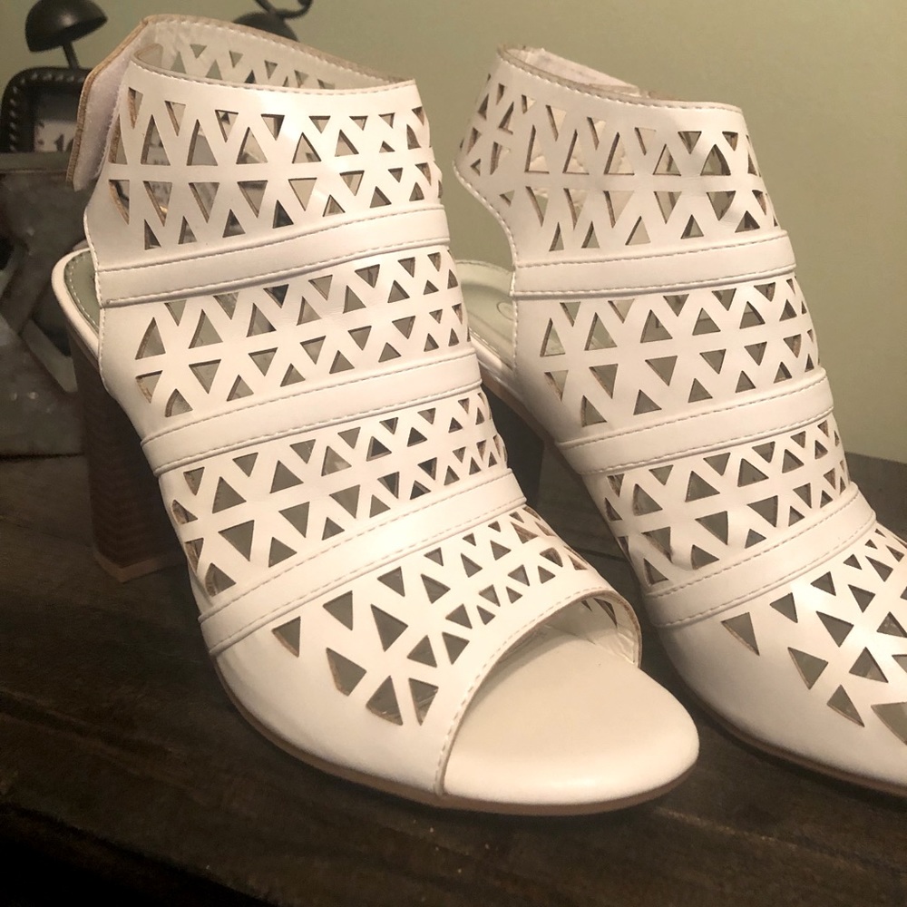 NIB a white leather laser cut bootie